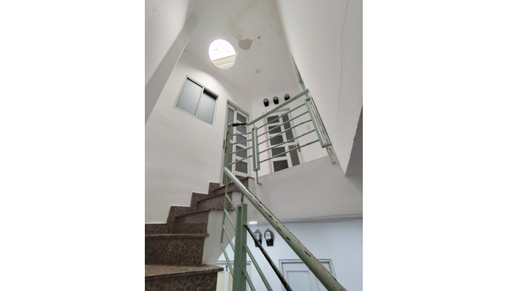 BÁN NHÀ QUẬN 3M HẺM 3M 70M2 2 TẦNG NỞ HẬU 8M 5 PN SÁT MẶT TIỀN TRẦN VĂN ĐANG 5.7 TỶ.